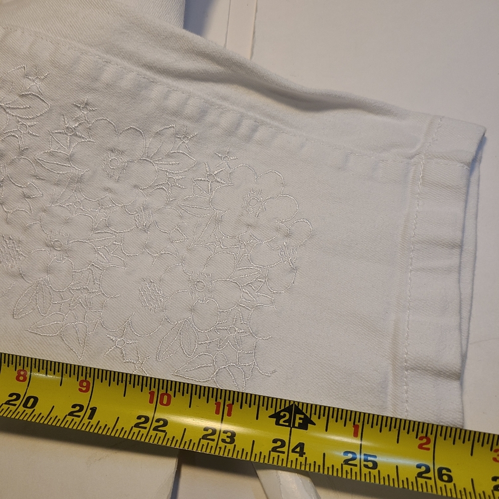 V Christina Women's Size 10 White Floral Embroidered Jeans Straight Pockets 29W - Picture 6 of 8
